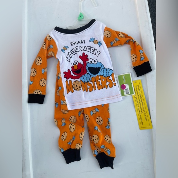 Infant boys Halloween pajamas size 6 months - Picture 1 of 1